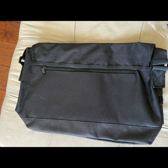 1989 World Tour VIP duffel bag - Picture 2 of 2